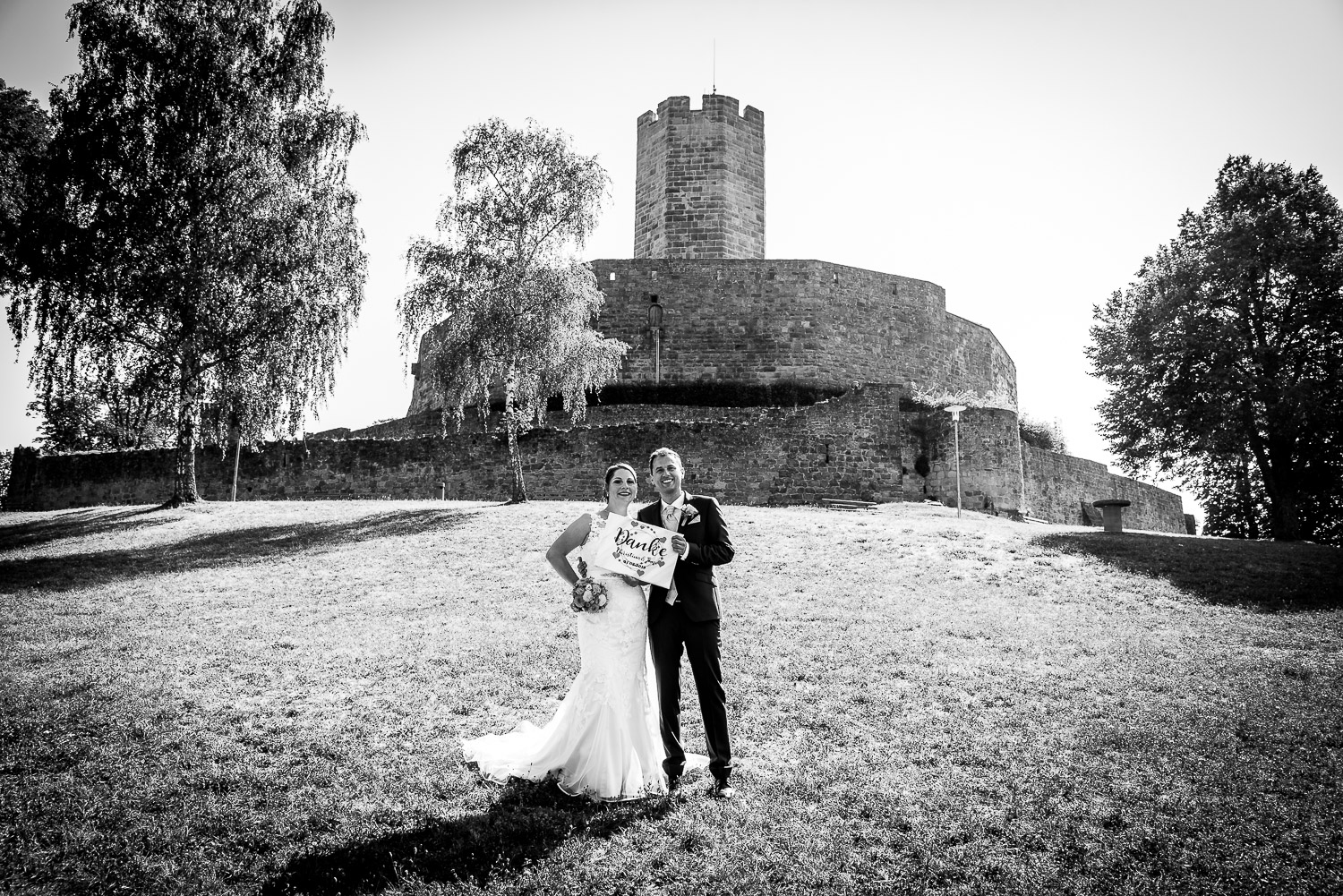 Brautpaar-beim-Portraitshooting-Burg-Steinsberg