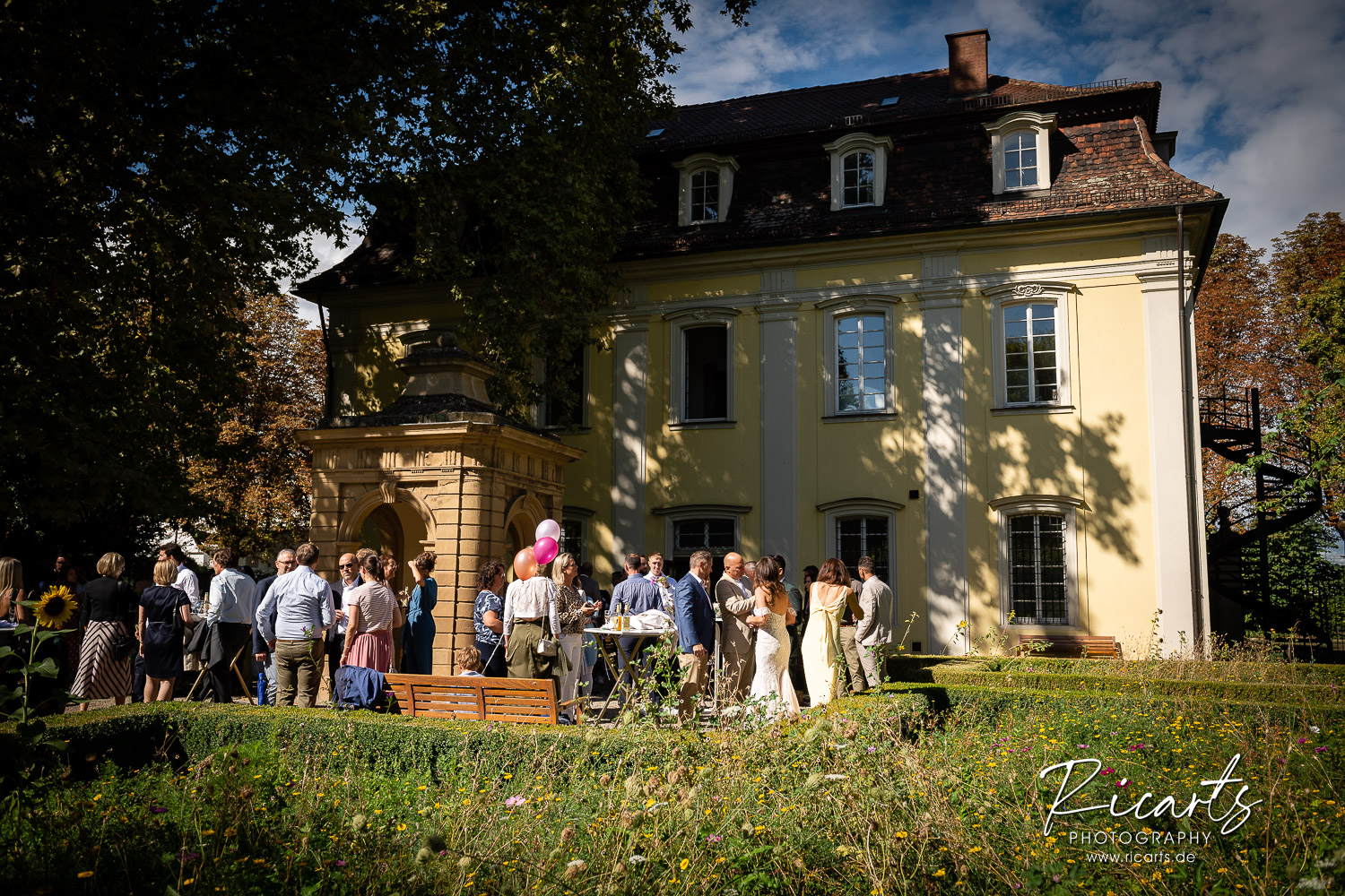 Gäste-beim-Sektempfang-auf-einer-Hochzeit-im-Schießhaus-in-Heilbronn